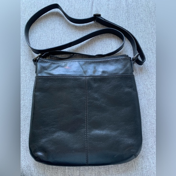 Marks & Spencer black leather crossbody handbag. - Picture 2 of 4